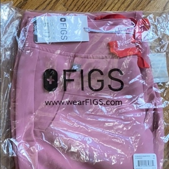 ***SOLD***Figs Chalk Pink Zamora Joggers - Picture 1 of 3